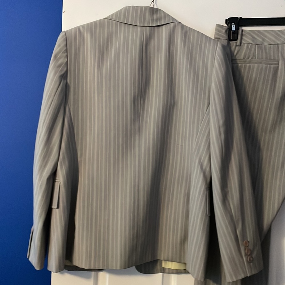 Women's Gray Pinstripe Suit Set - Picture 12 of 13